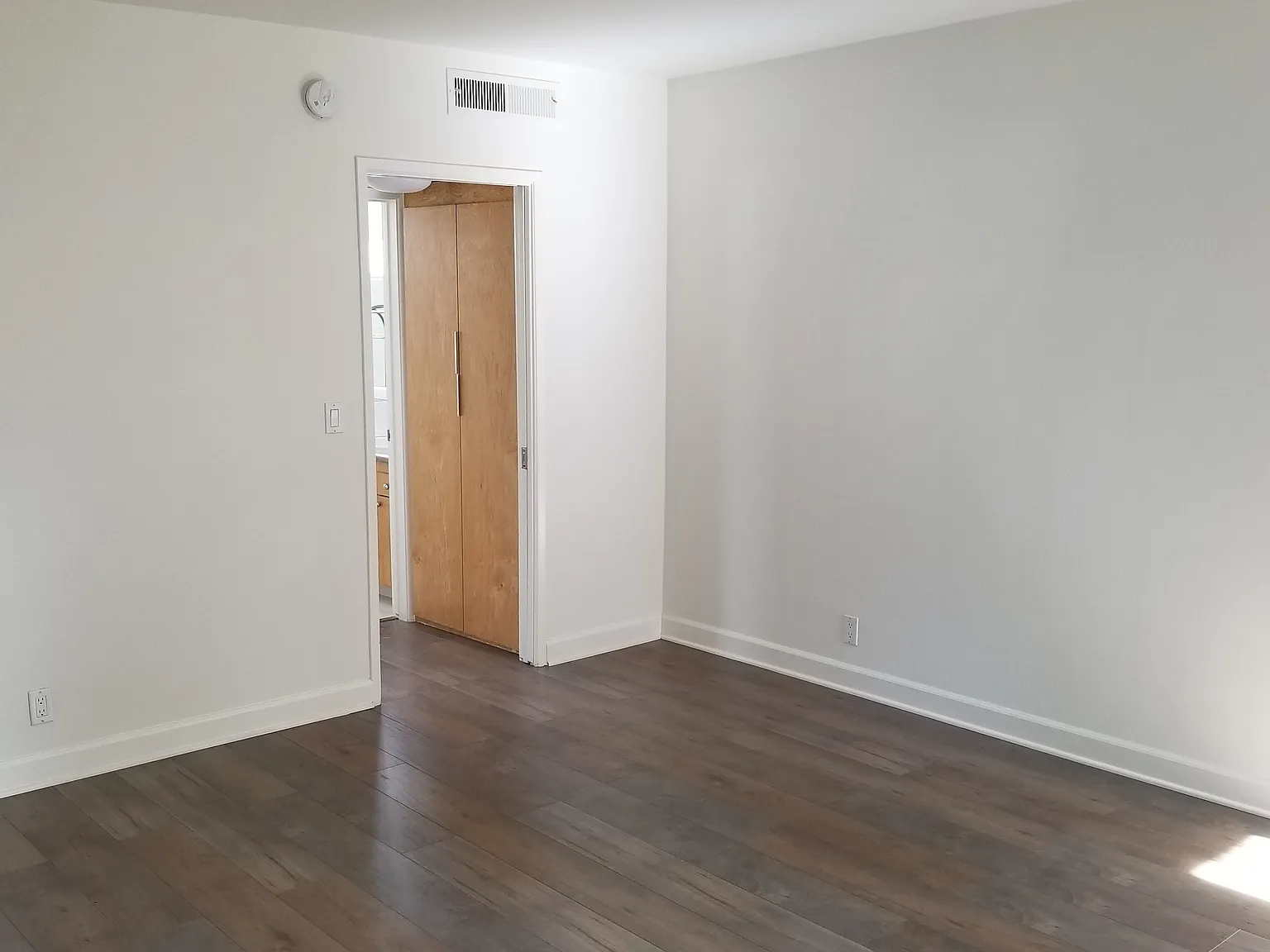 1 bed, 700 sqft, $2,050 — Photo 3