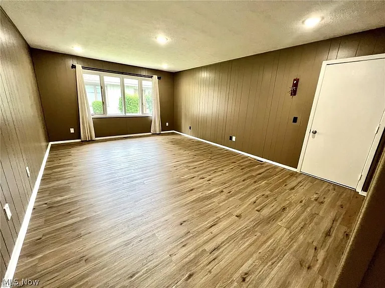 22410 Rock Creek Cir — Photo 19
