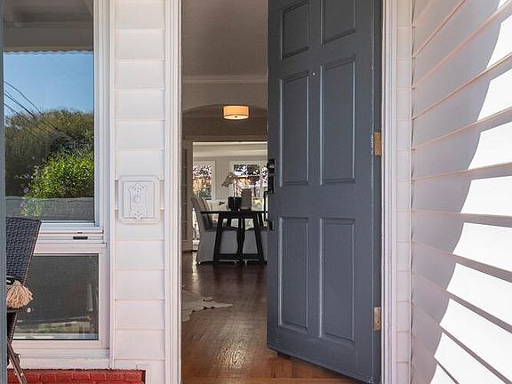 5th image of 621 Elm Ave