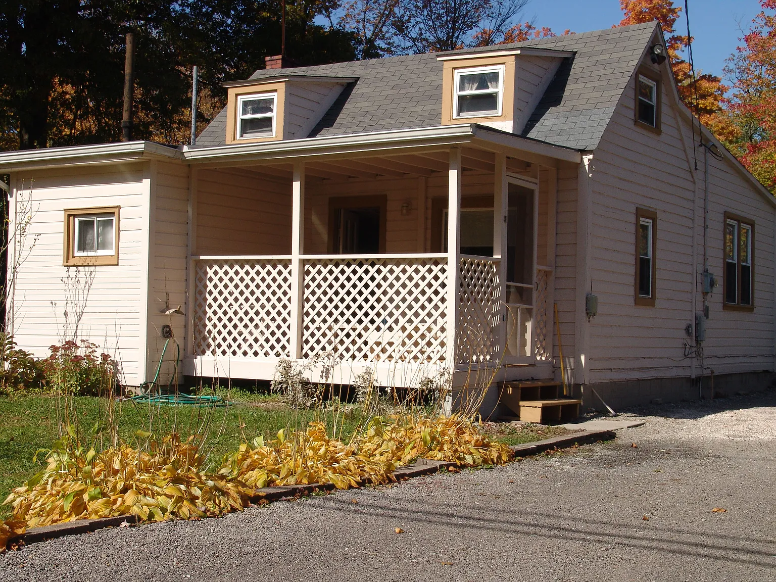 3265 Valacamp Ave SE photo 1