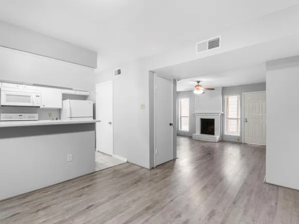 2100 Wilcrest Dr APT 226, Houston, TX 77042