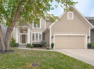 121 NE Hidden Meadow Ln, Lees Summit, MO 64064