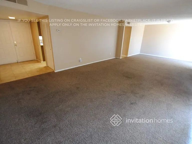 4222 W Denton Ln — Photo 2
