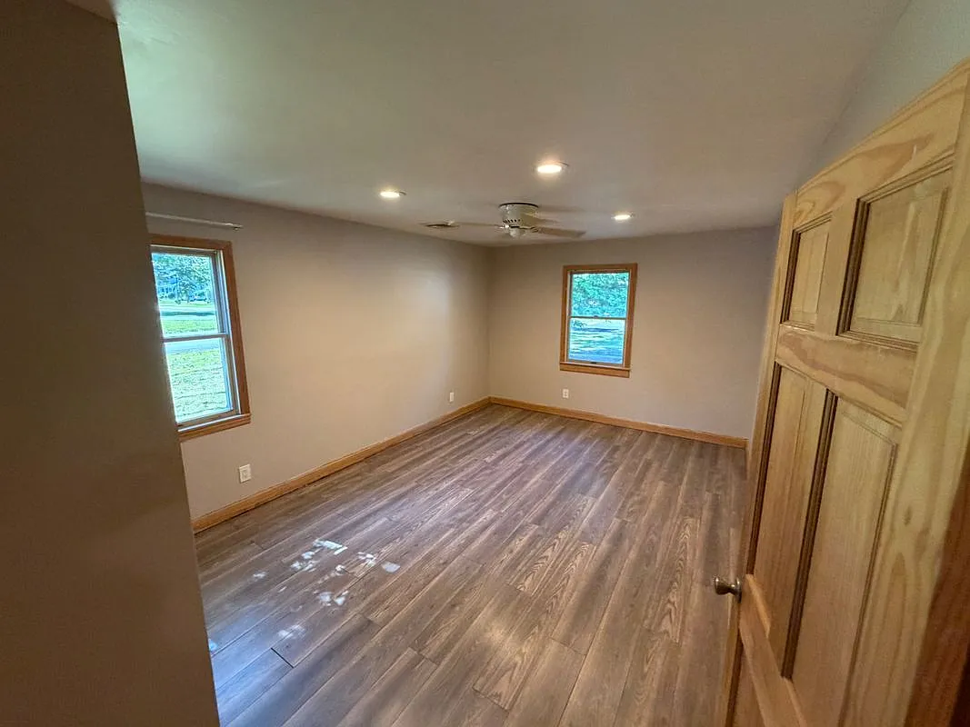 3 bed, 2.0 bath, 1300 sqft, $3,500 — Photo 4