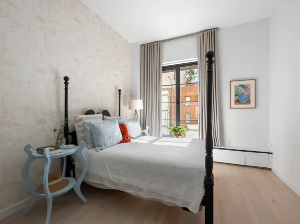 225 West 17th Street image 8 of 11