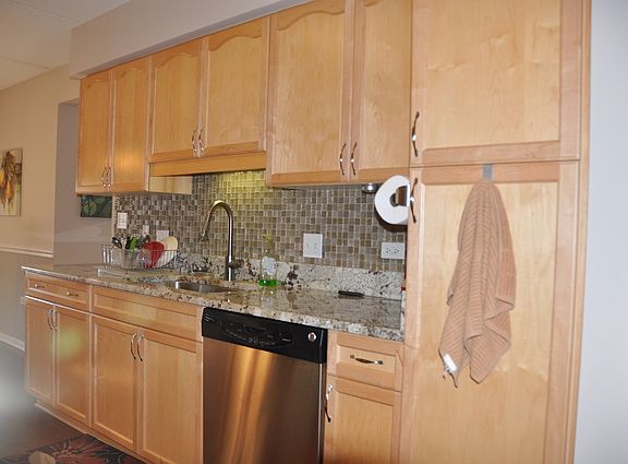 5th image of 370 Western Ave #209