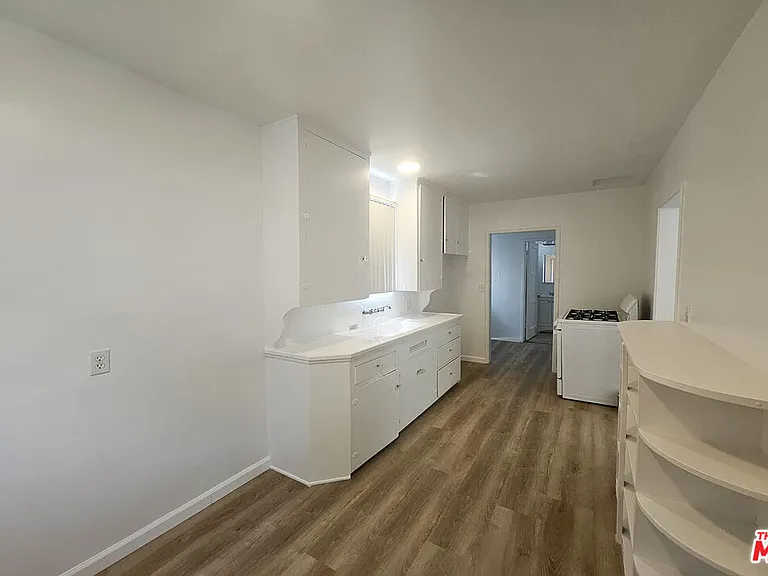 1341 N Keystone St — Photo 8