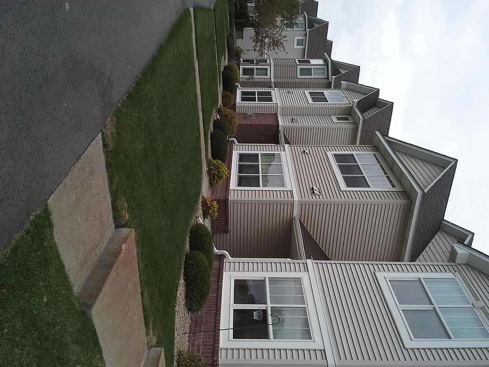 1st image of 12154 Yancy St NE Unit B