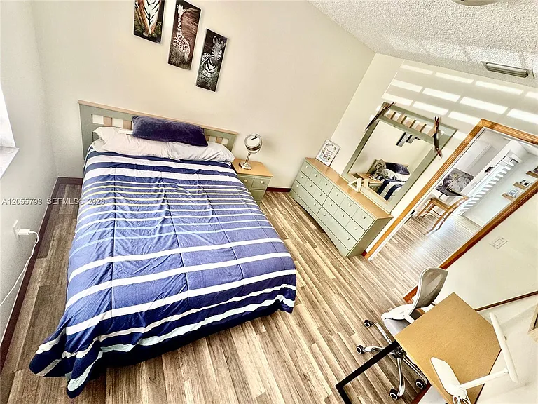 18701 Wentworth Dr — Photo 22