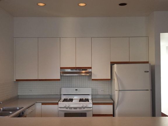 2nd image of 645 W Grand Ave APT 3