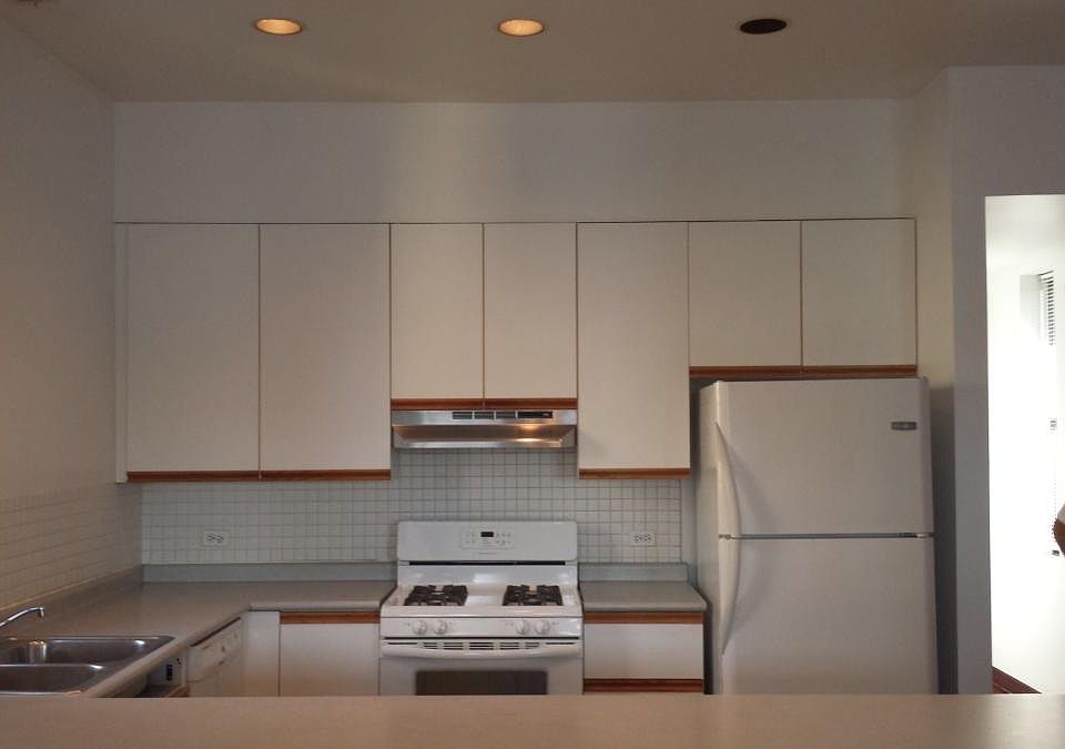 1st image of 641 W Grand Ave APT 3
