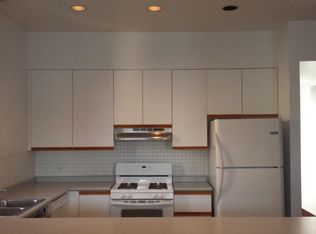 641 W Grand Ave APT 3, Chicago, IL 60654