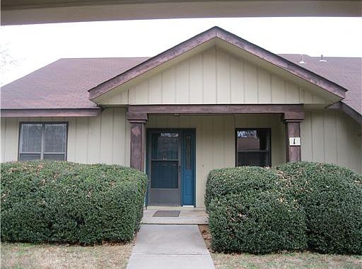 1st image of 1 Eleanor Ln