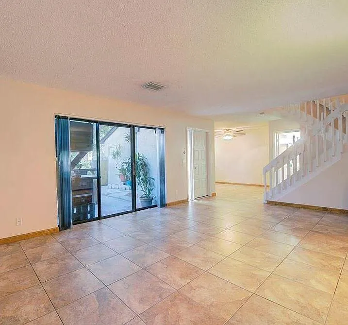 2 bed, 2.5 bath, 1182 sqft, $2,300 — Photo 3