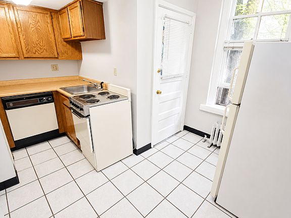 Carpeted 1-Bedroom (Unit 13)