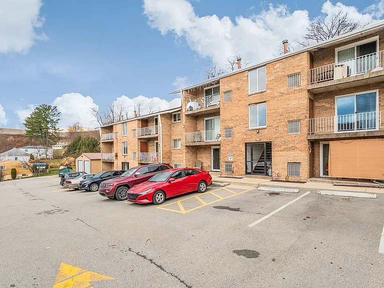 Landmark Apartments — Photo 34