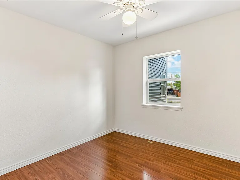 4600 W 10th Ave — Photo 17