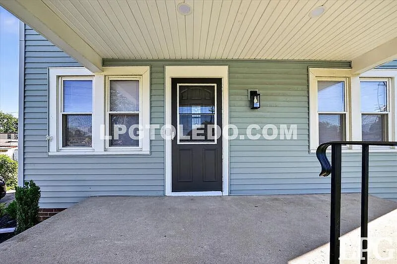 3 bed, 2.0 bath, 1214 sqft, $1,900 — Photo 4