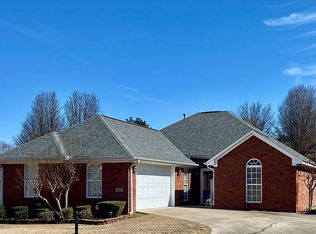 203 Somerled Ct, Florence, AL 35633