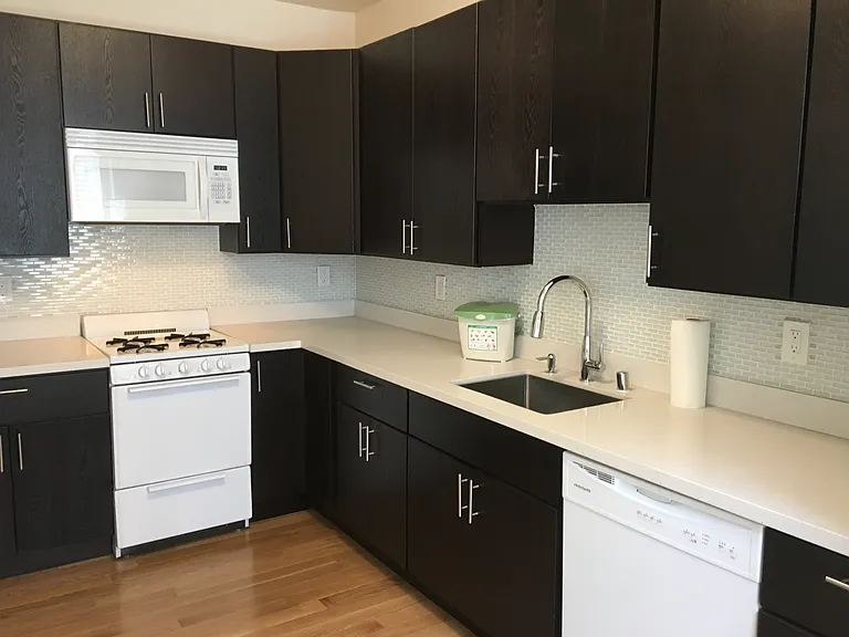 Sutter House Apartments — Photo 10