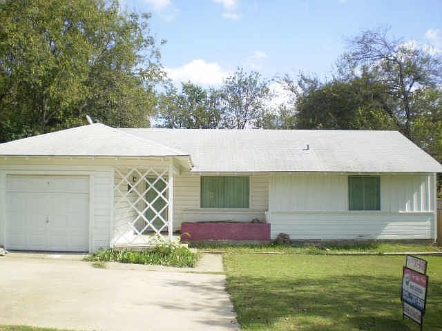 1st image of 2104 Brookhollow Dr