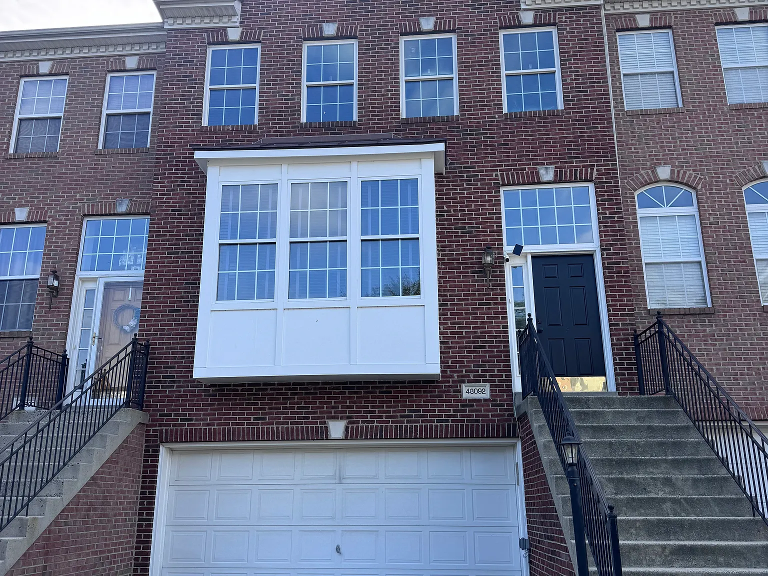 3 bed, 2154 sqft, $3,300 — Photo 2