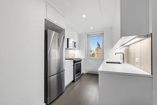 2922 Northern Blvd Photo 1