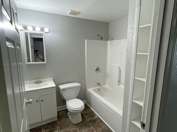 3rd image of 301 E Kansas St #303
