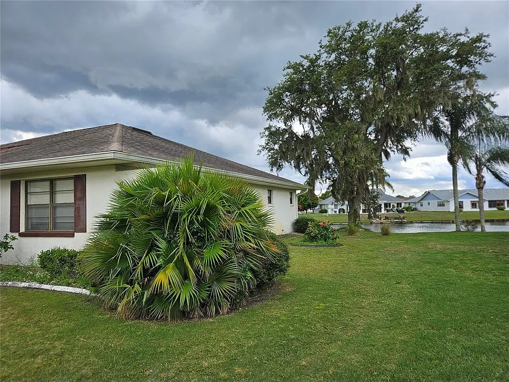 Building Photo - 2014 E View Dr