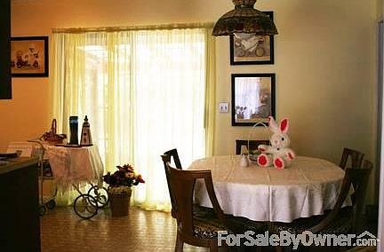 Kitchen dinning room
						:
						sliding doors out to a semi closed cement patio