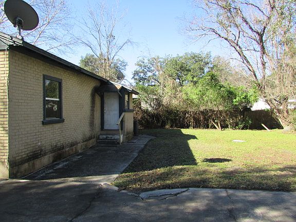 3rd image of 3533 Crassia St