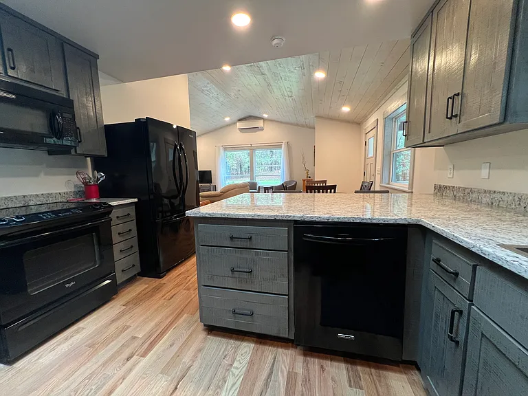 310 Jaynes Dr — Photo 9