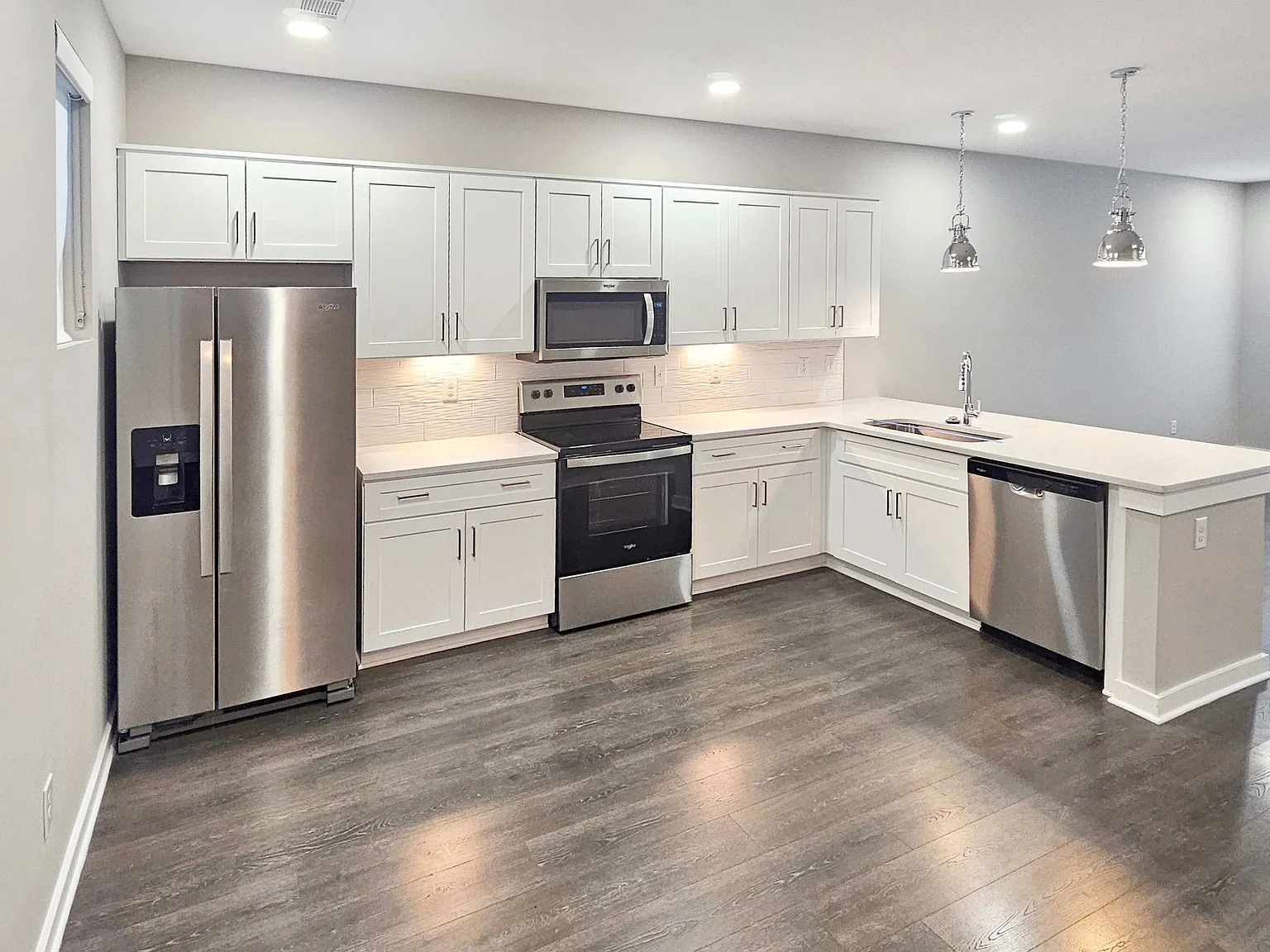 3 bed, 2.5 bath, 1309 sqft, $1,640 — Photo 3