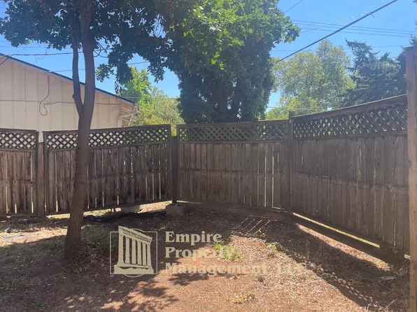 2025 Devos St, Eugene, OR 97402