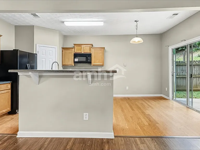 738 Mountain Laurel Dr — Photo 6