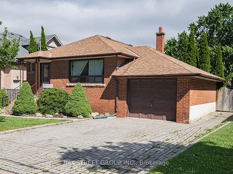 538 Queens Dr #BASEMENT — Photo 2
