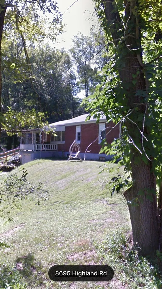8695 Highland Rd photo 1