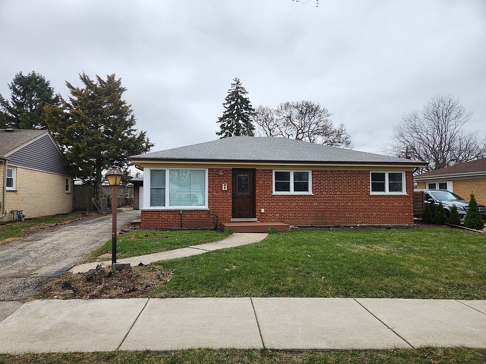 1st image of 33 Cranbrook Dr