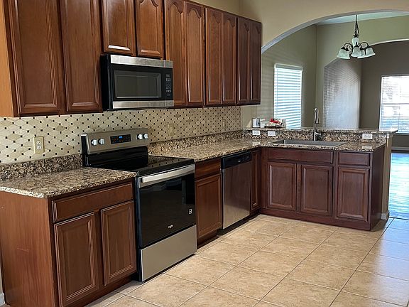 3rd image of 16563 Cedar Crest Dr