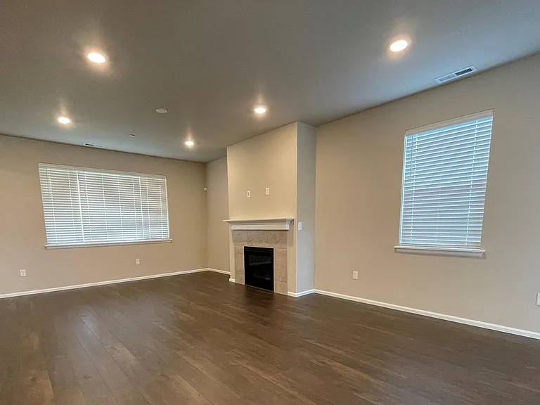 1037 Timberline Ave — Photo 3
