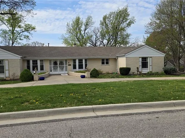 502 Hillcrest Rd E, Shawnee, KS 66217
