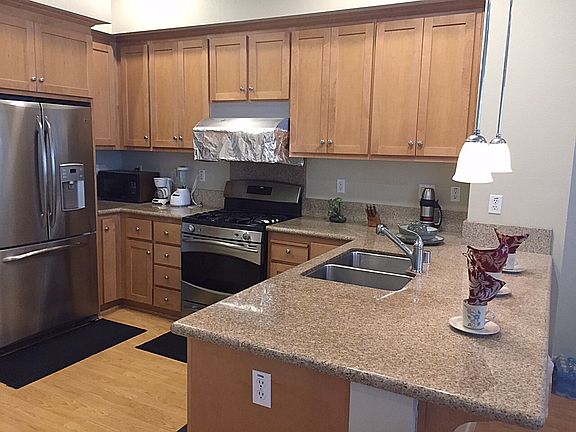 3rd image of 1015 E Meadow Cir