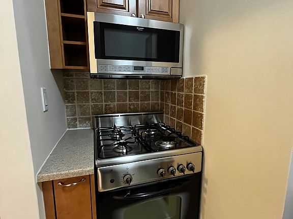 5th image of 165 W 66th St APT 15