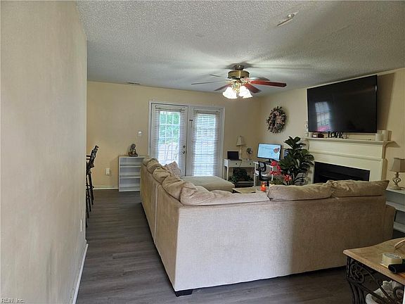 4th image of 942 Lowry Pl