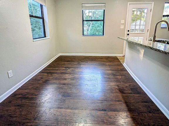4th image of 1824 Sprinkle Dr
