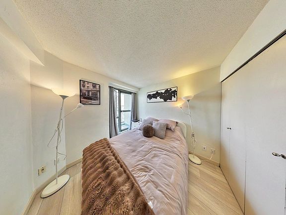 5th image of 1188 Howe St #2501