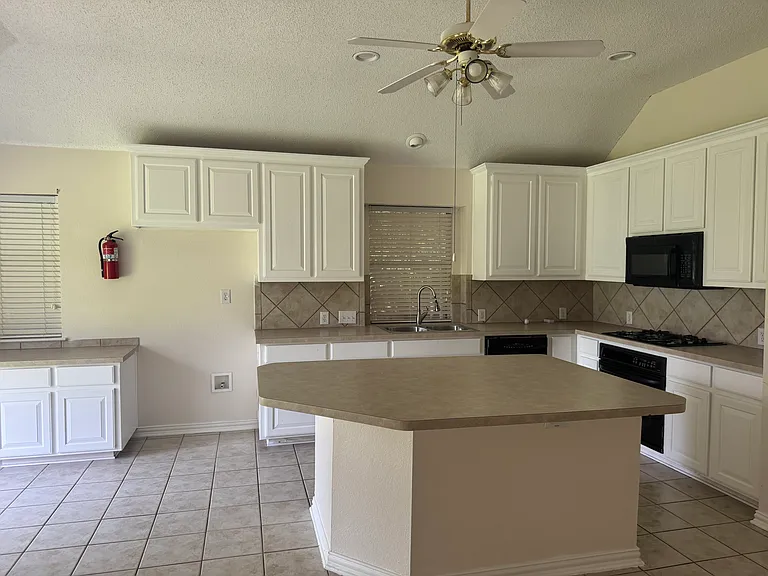 2306 Denham Dr — Photo 6