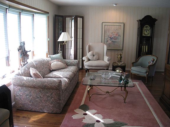 2nd image of 15 Elm Dr