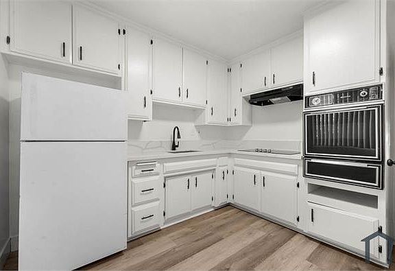3rd image of 4060 Stevely Ave APT 11