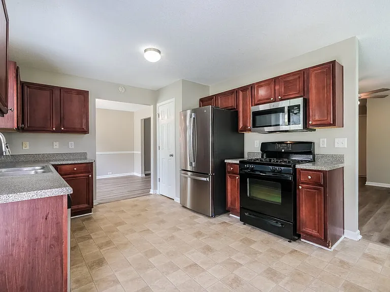 5577 Waverly Park — Photo 9